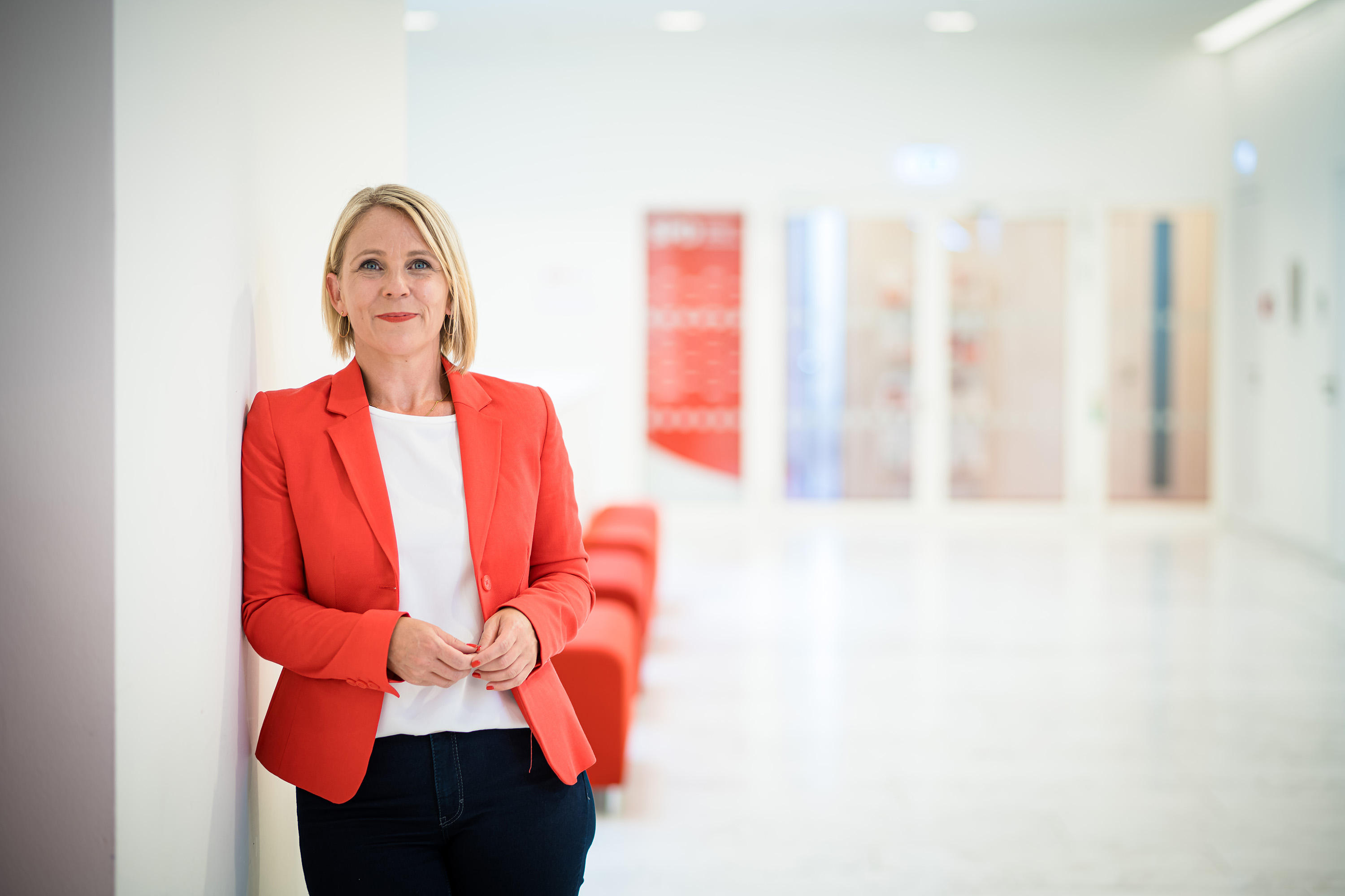 Businessportrait-Politikerin-Katja-Poschmann-Pressefoto-Berlin-08.jpg